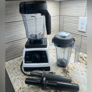 Vitamix 7500 Standard Blender, 64oz - White